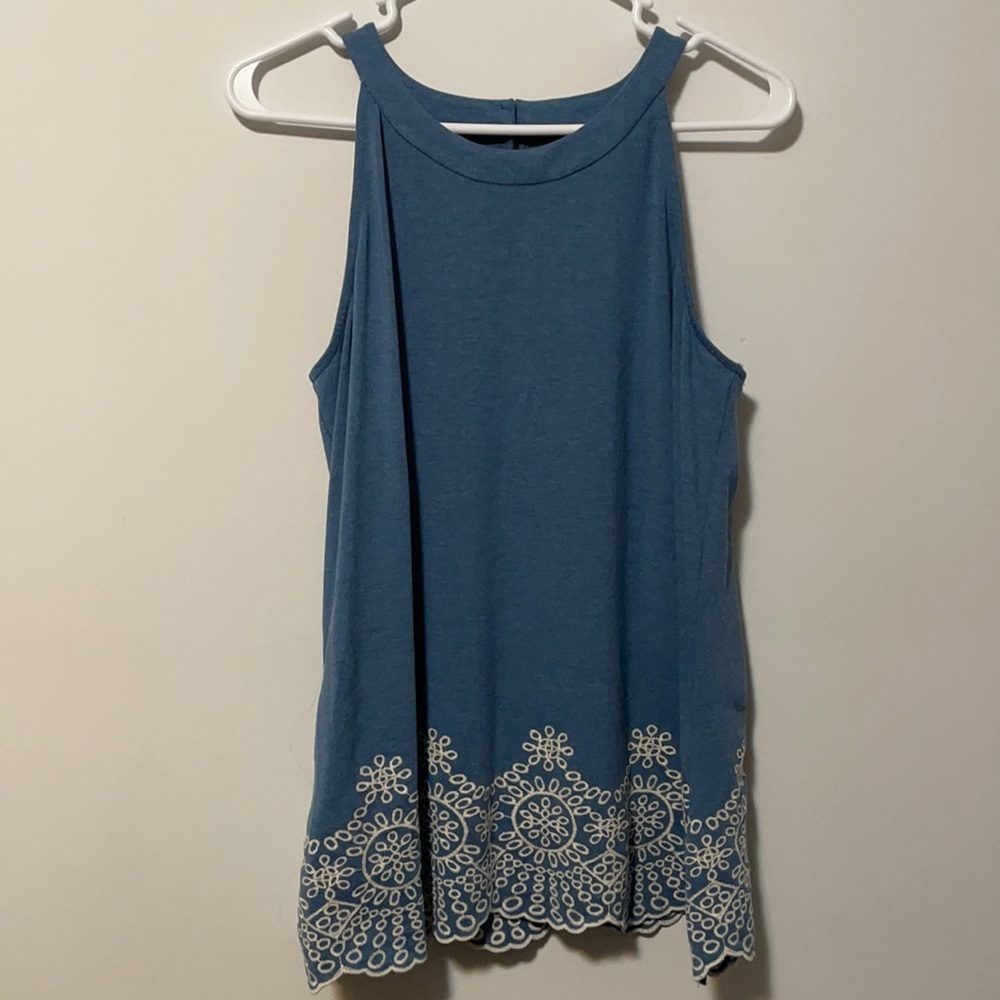 NWT Adrianna Papell Sleeveless Blouse Embroidered Hem Size Medium